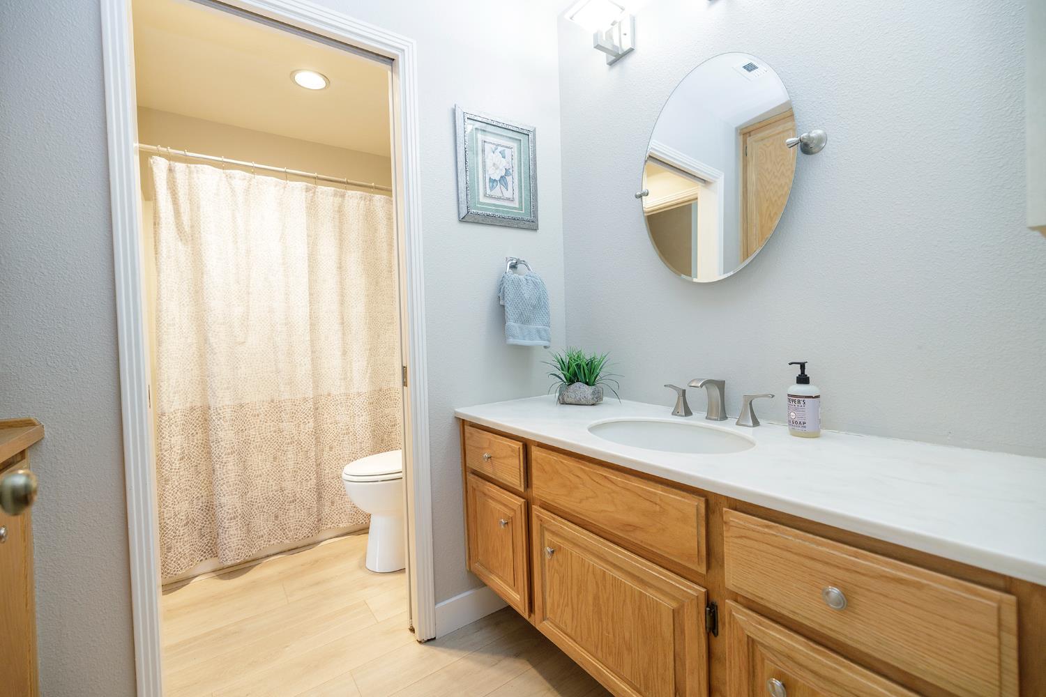 270 W Rumble Rd #C, Modesto, CA 95350