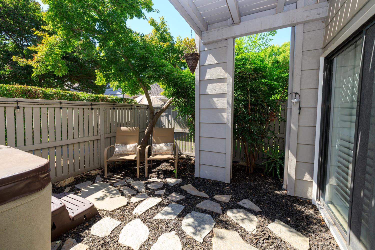 270 W Rumble Rd #C, Modesto, CA 95350