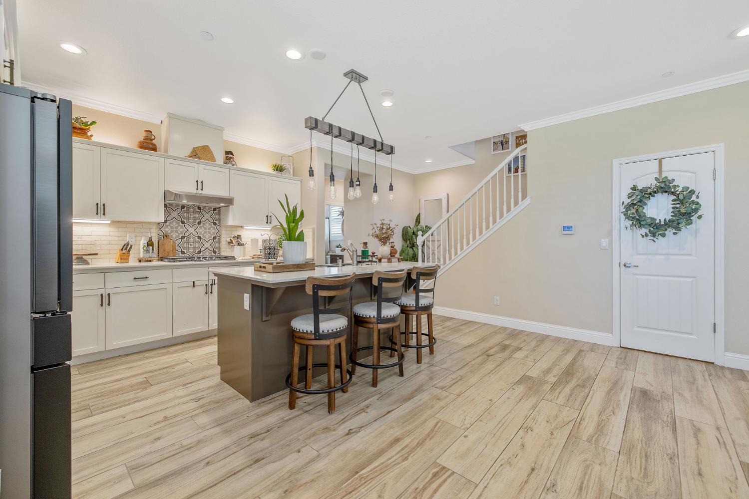 908 Tuscany Ct, Lemoore, CA 93245