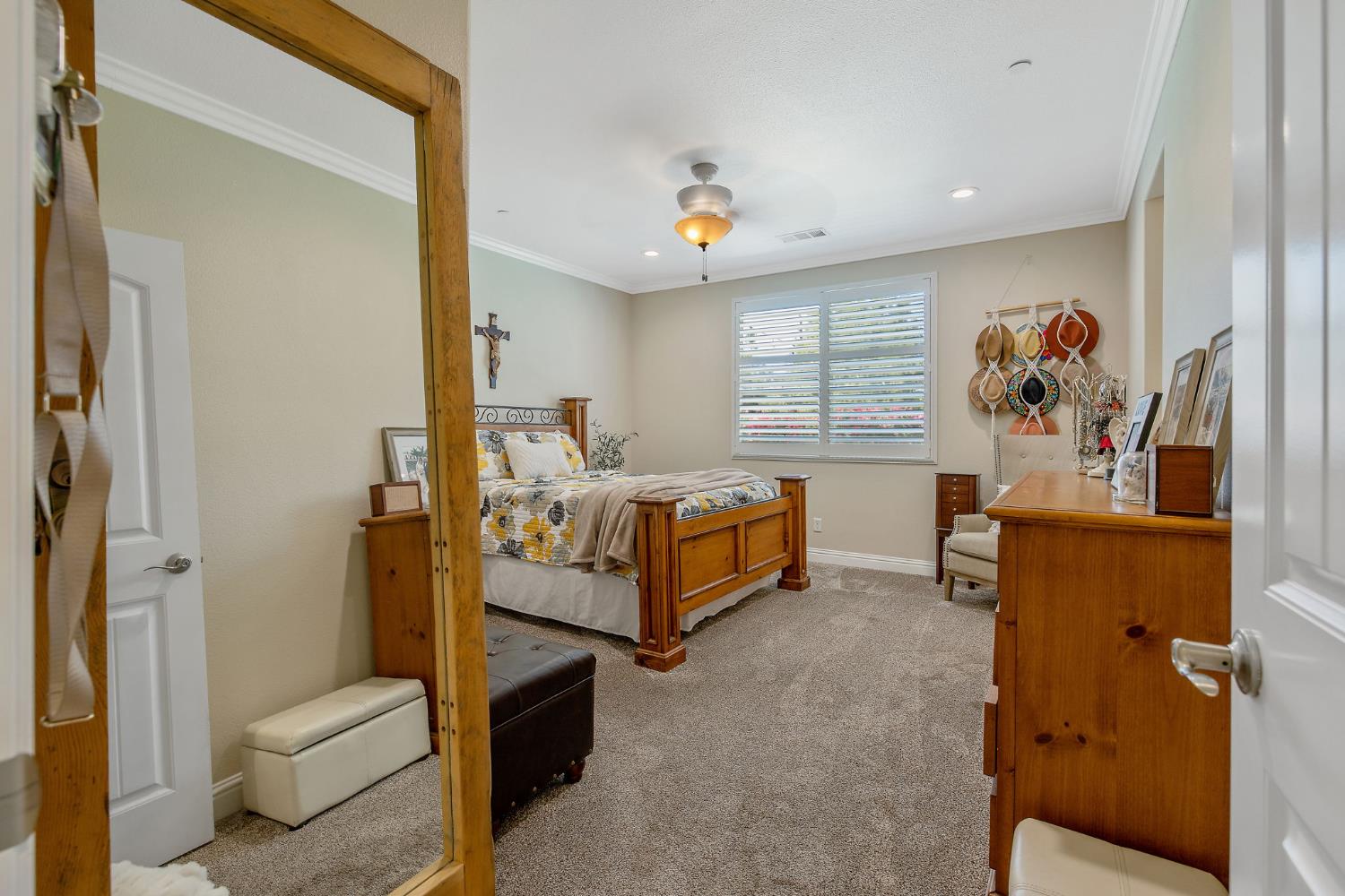 908 Tuscany Ct, Lemoore, CA 93245