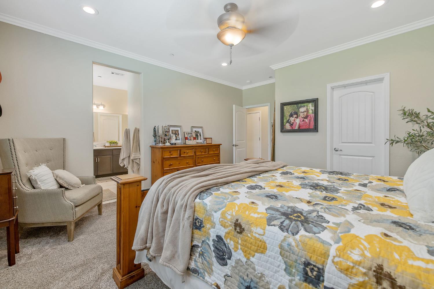 908 Tuscany Ct, Lemoore, CA 93245