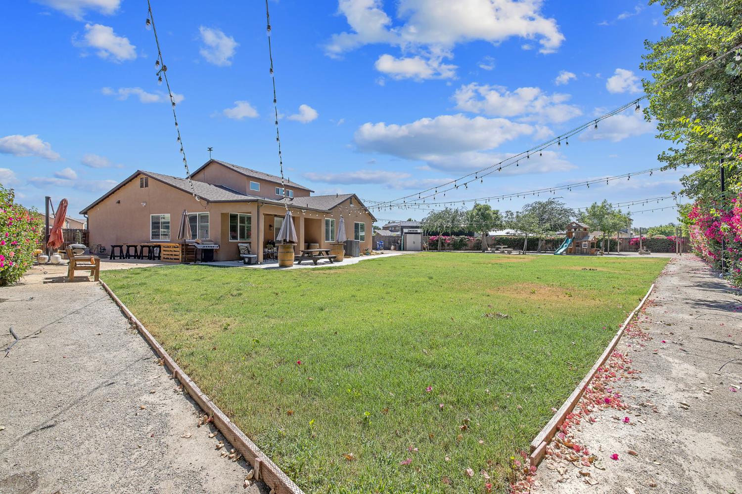 908 Tuscany Ct, Lemoore, CA 93245