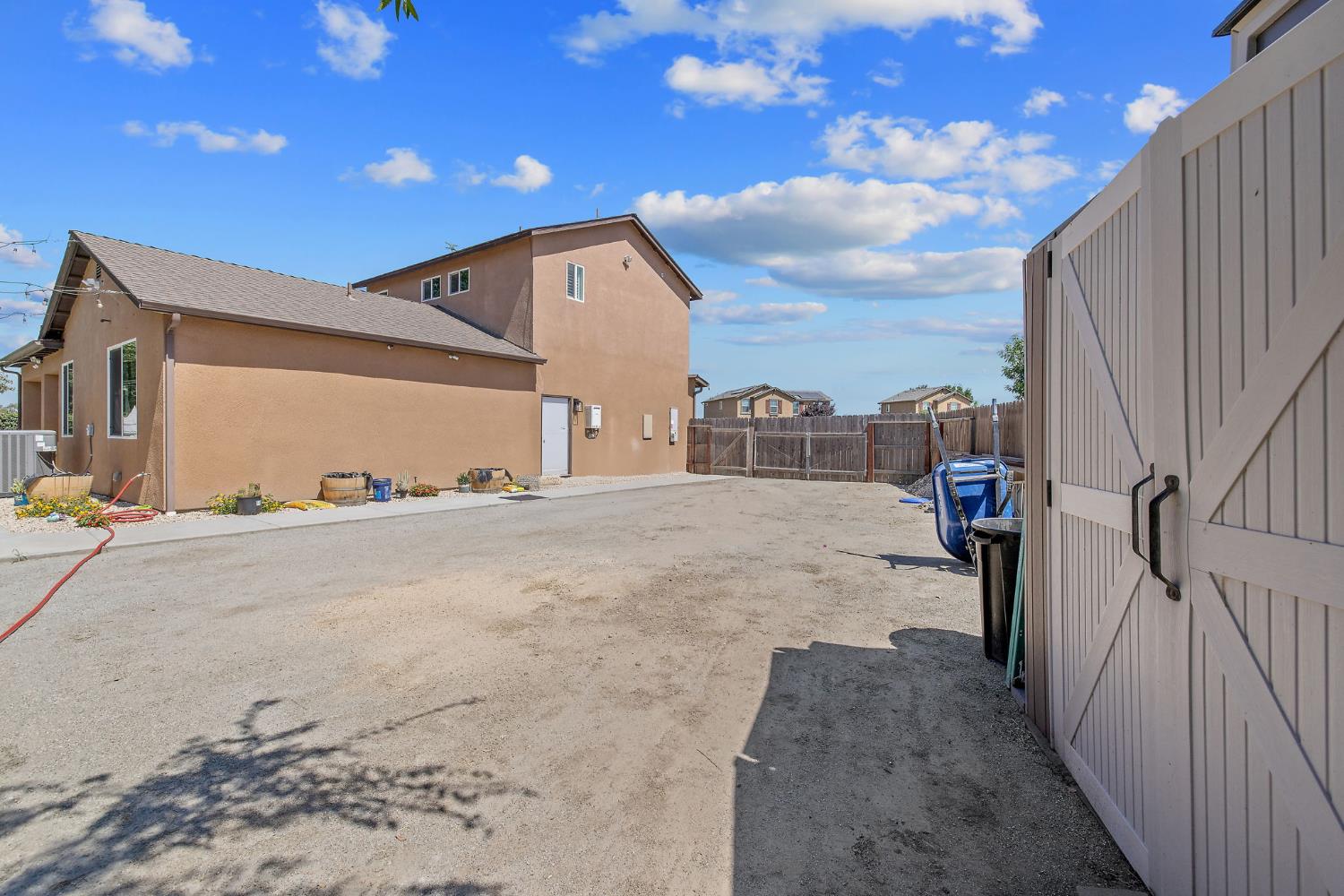 908 Tuscany Ct, Lemoore, CA 93245