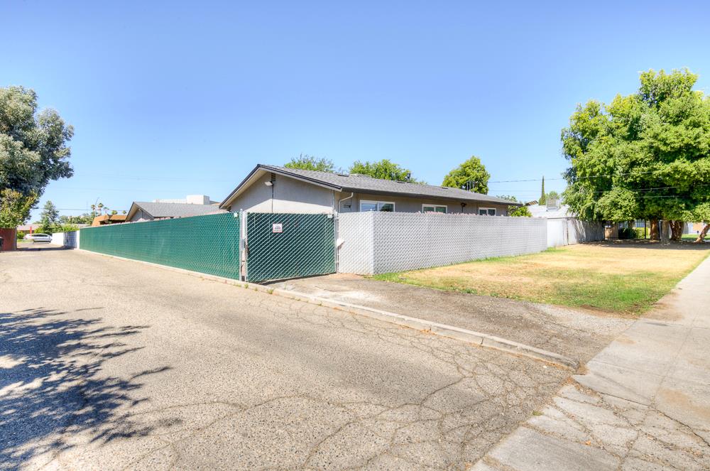 4563 4563 E Sierra Madre Ave, Fresno, CA 93726
