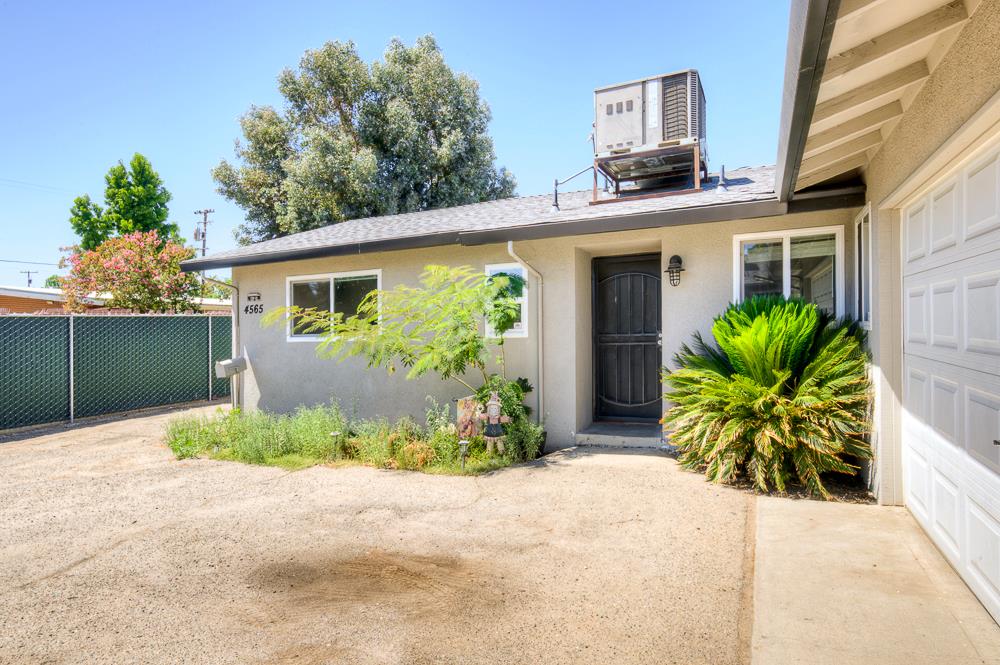 4563 4563 E Sierra Madre Ave, Fresno, CA 93726