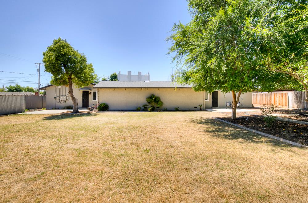 4563 4563 E Sierra Madre Ave, Fresno, CA 93726