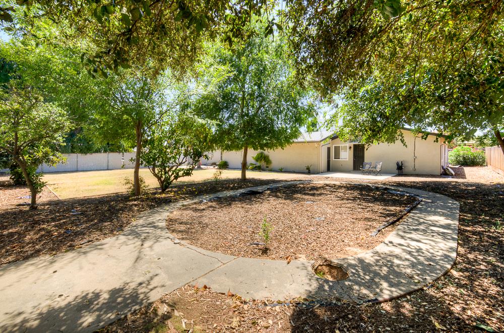 4563 4563 E Sierra Madre Ave, Fresno, CA 93726