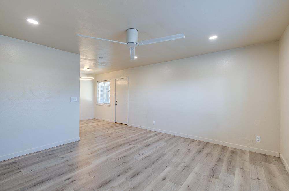 4563 4563 E Sierra Madre Ave, Fresno, CA 93726