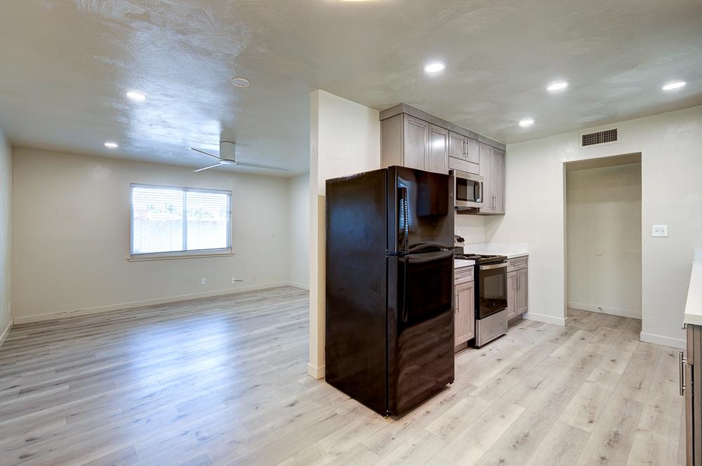 4563 4563 E Sierra Madre Ave, Fresno, CA 93726