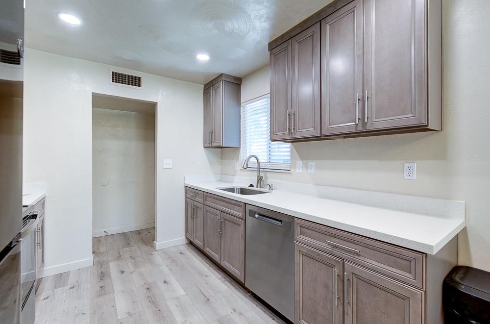4563 4563 E Sierra Madre Ave, Fresno, CA 93726