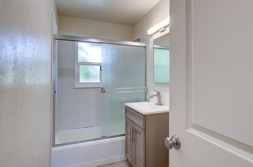 4563 4563 E Sierra Madre Ave, Fresno, CA 93726
