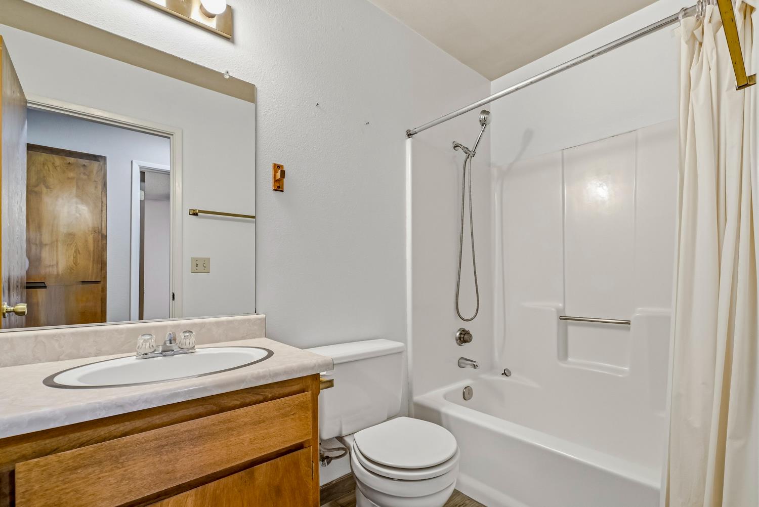 88 Sweetwater Ave, Merced, CA 95341