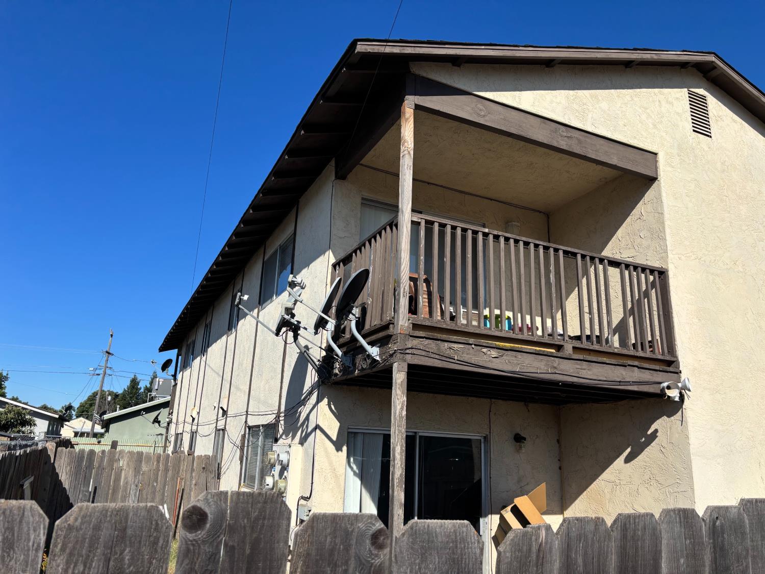 408 S 2nd Ave, Oakdale, CA 95361