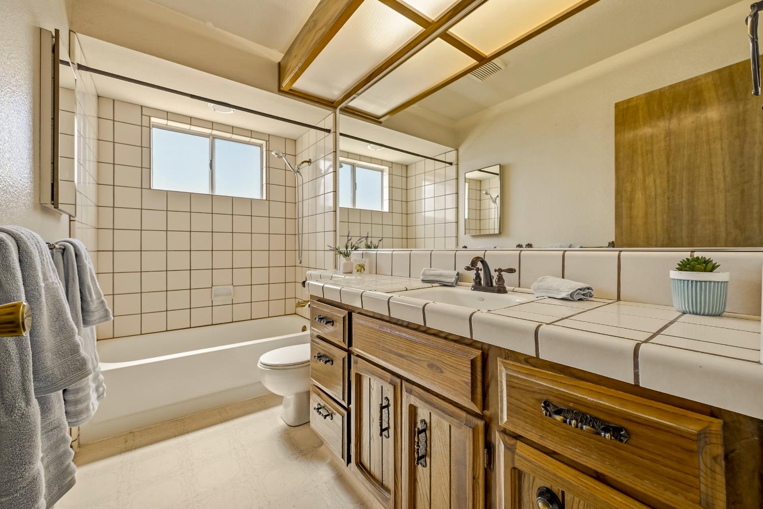 3544 Traveler Ct, Modesto, CA 95355