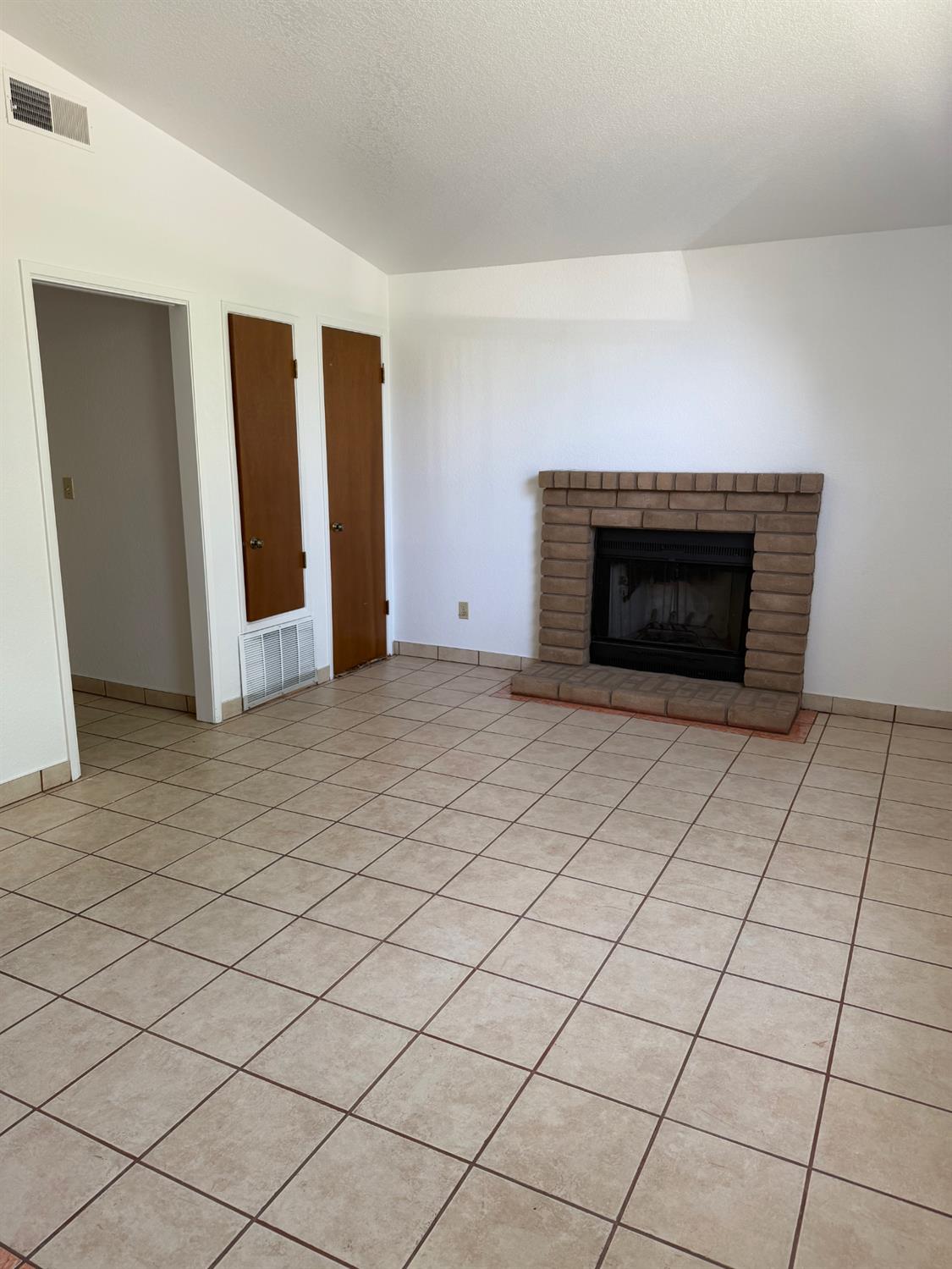 414 Vicki Lynn Ln, Patterson, CA 95363