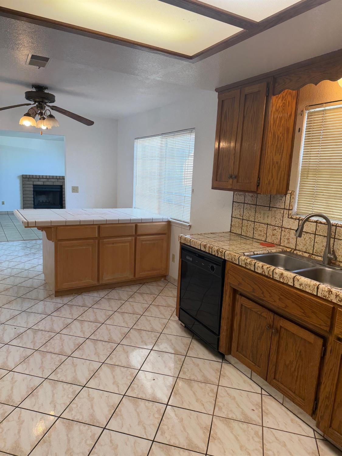 414 Vicki Lynn Ln, Patterson, CA 95363