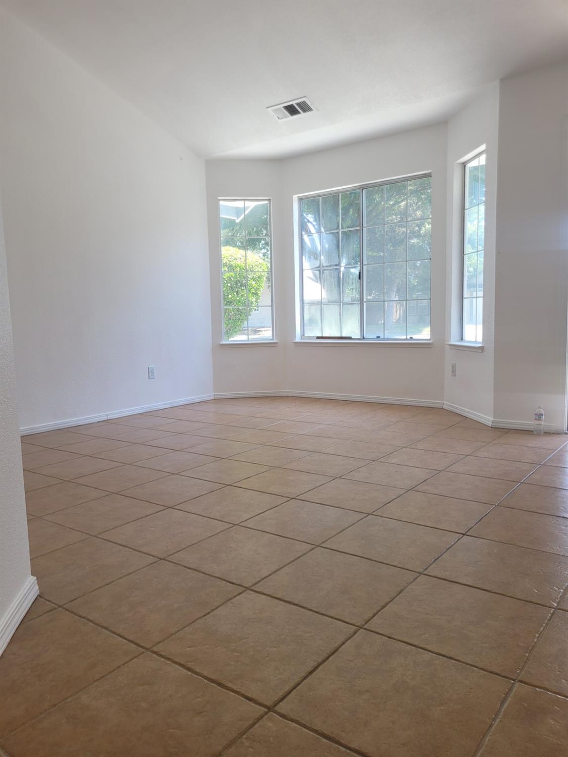 309 Kirbys Mill Dr, Modesto, CA 95358