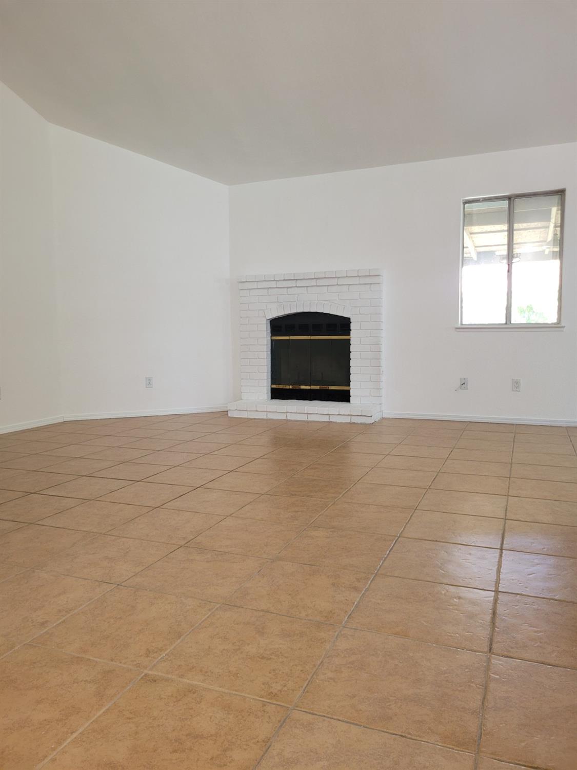 309 Kirbys Mill Dr, Modesto, CA 95358