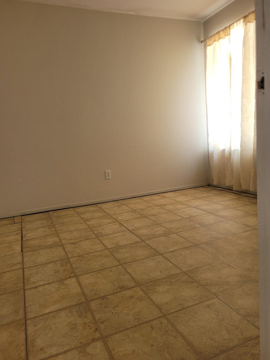 309 Kirbys Mill Dr, Modesto, CA 95358