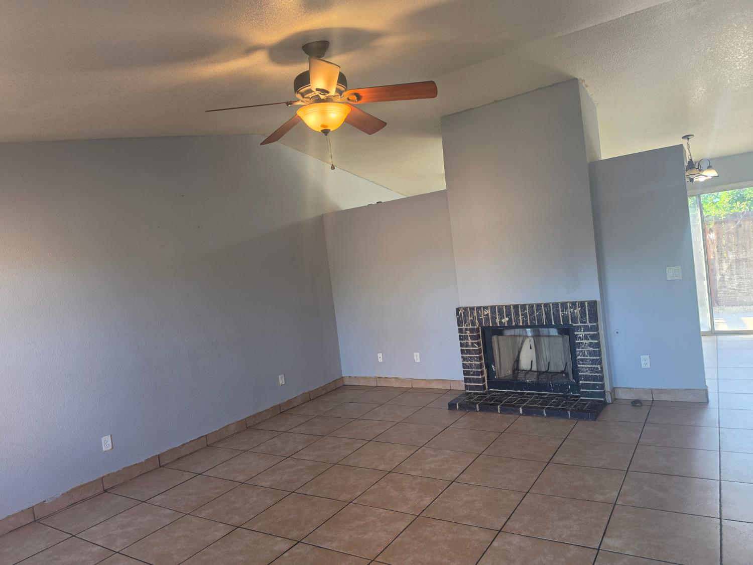 2049 Rock Pine Ct, Modesto, CA 95351