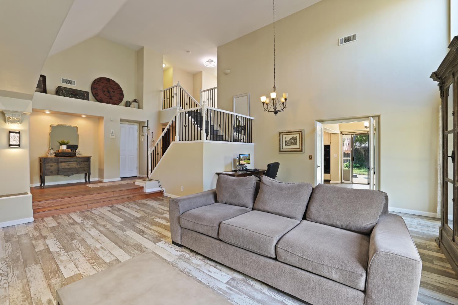 1189 Merganser Pl, Manteca, CA 95337