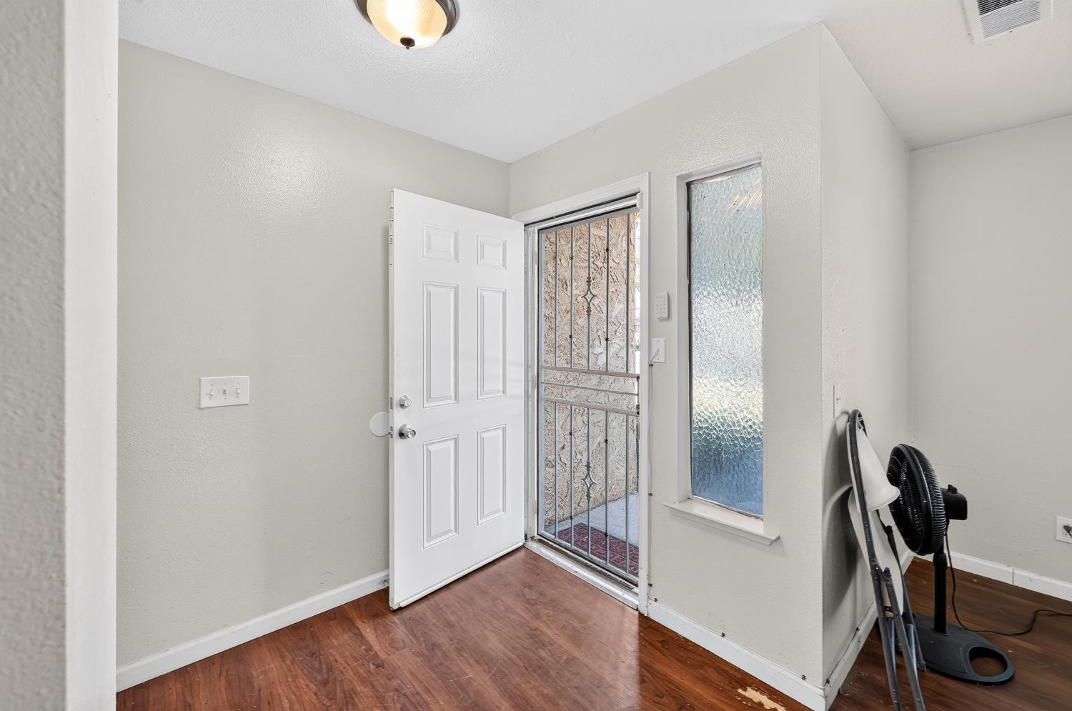 620 N Granada Dr, Madera, CA 93637