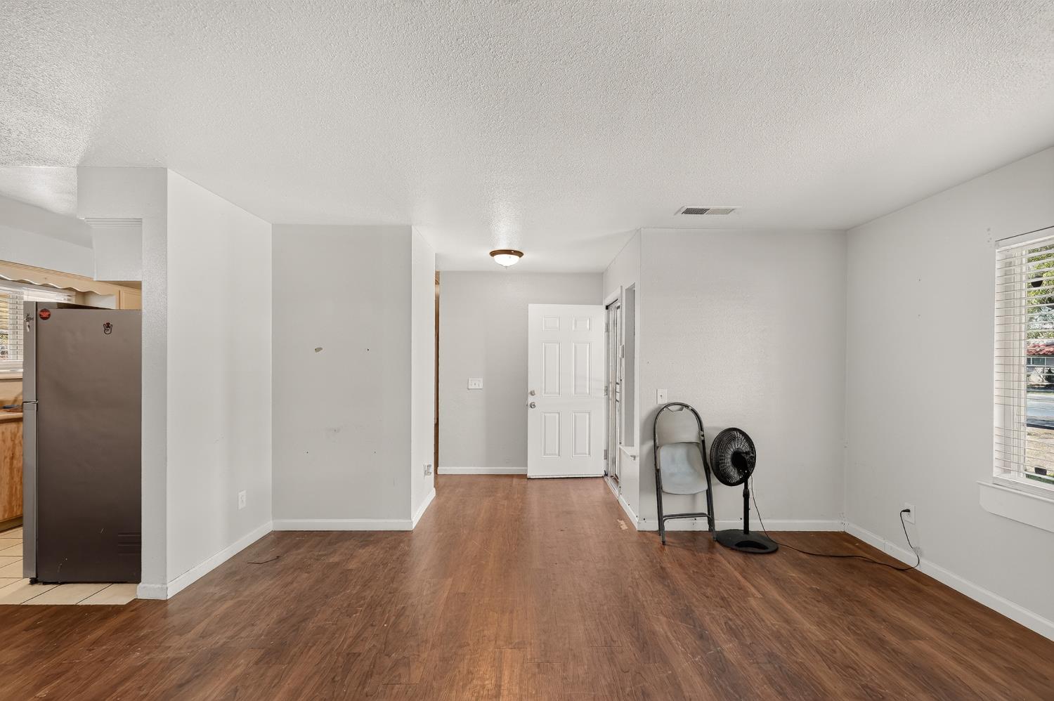 620 N Granada Dr, Madera, CA 93637