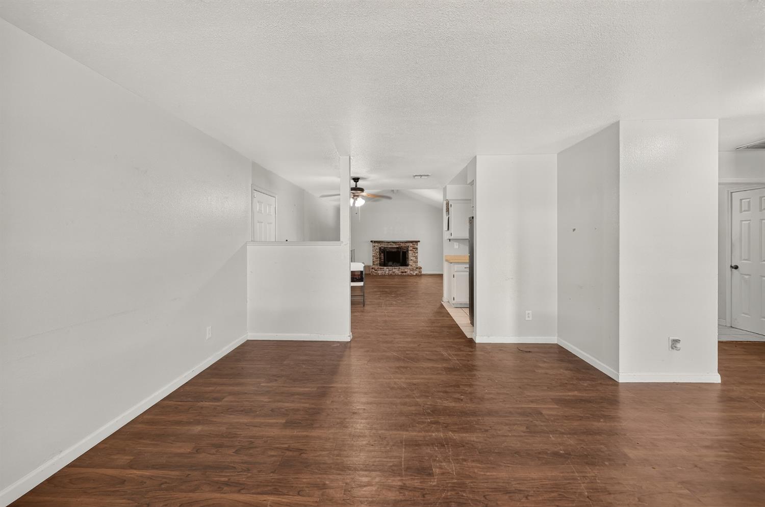 620 N Granada Dr, Madera, CA 93637