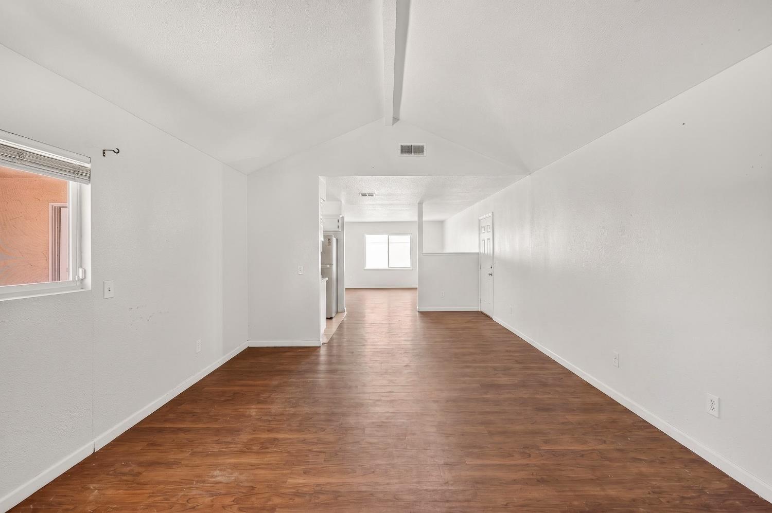 620 N Granada Dr, Madera, CA 93637