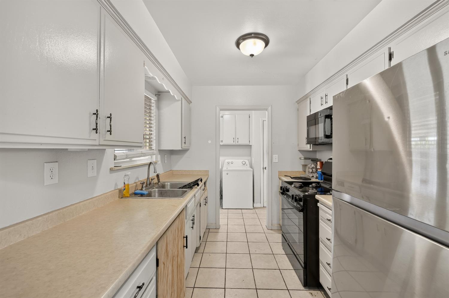 620 N Granada Dr, Madera, CA 93637