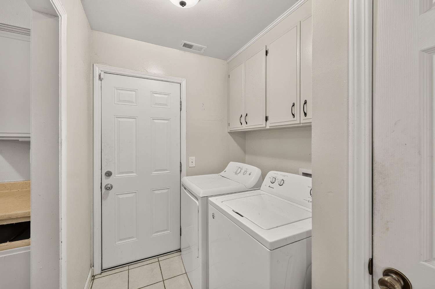 620 N Granada Dr, Madera, CA 93637