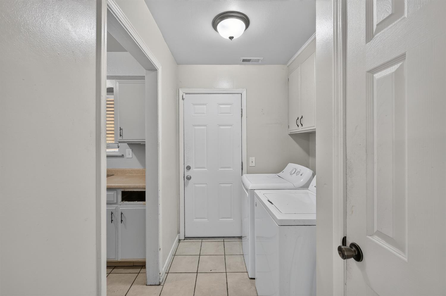 620 N Granada Dr, Madera, CA 93637
