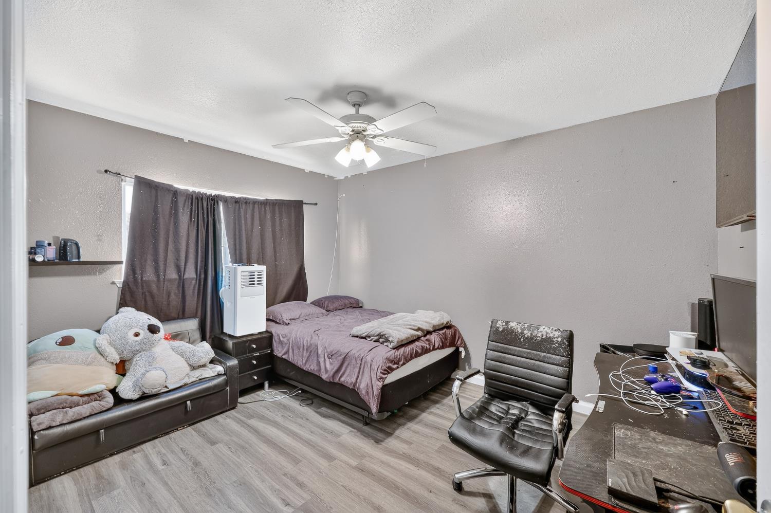 620 N Granada Dr, Madera, CA 93637