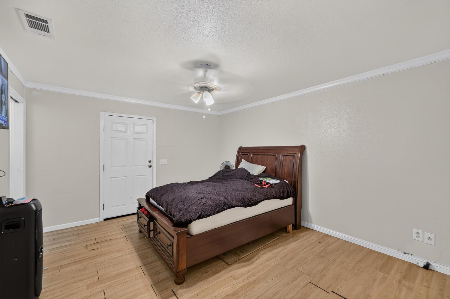 620 N Granada Dr, Madera, CA 93637