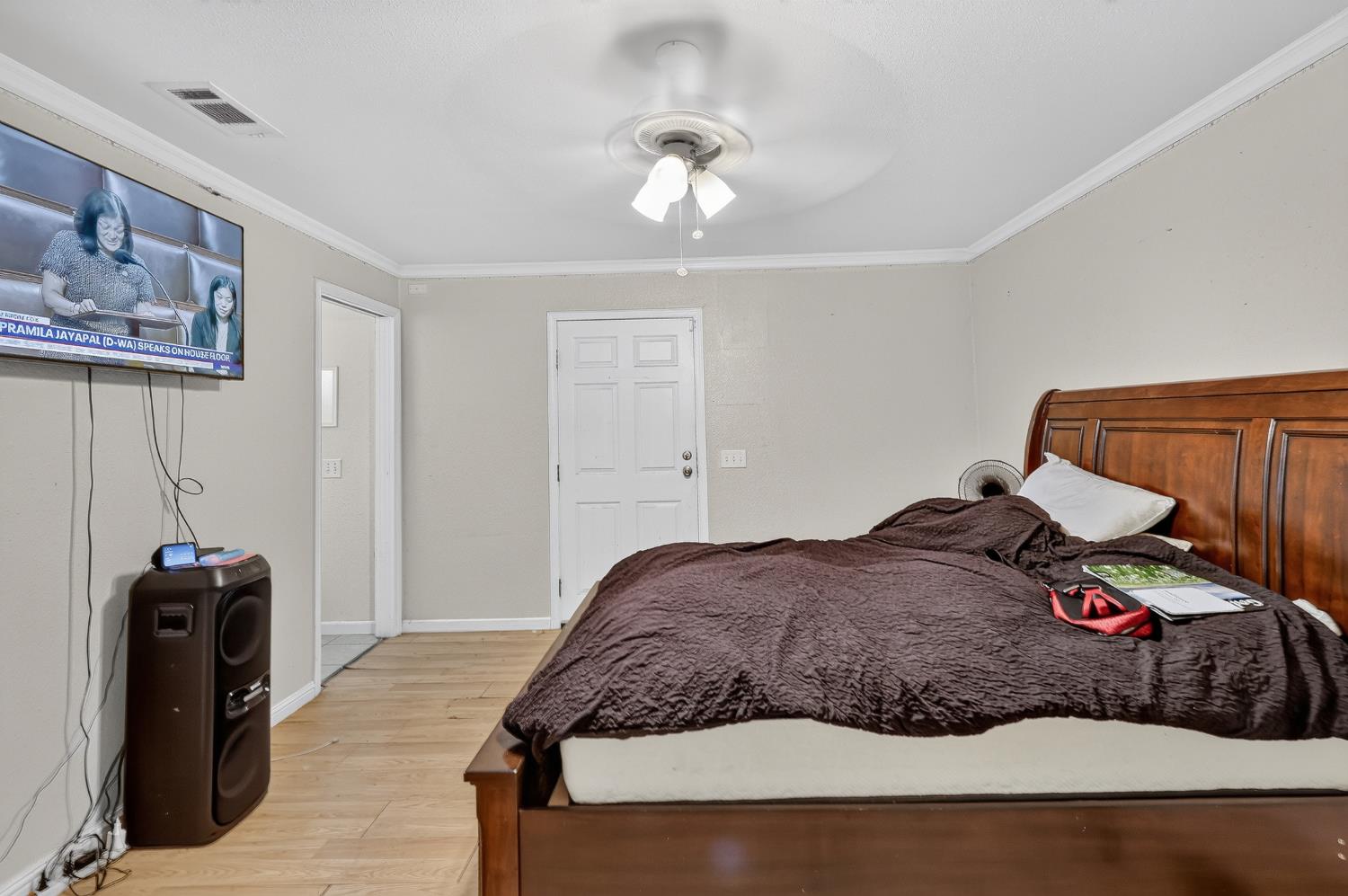 620 N Granada Dr, Madera, CA 93637
