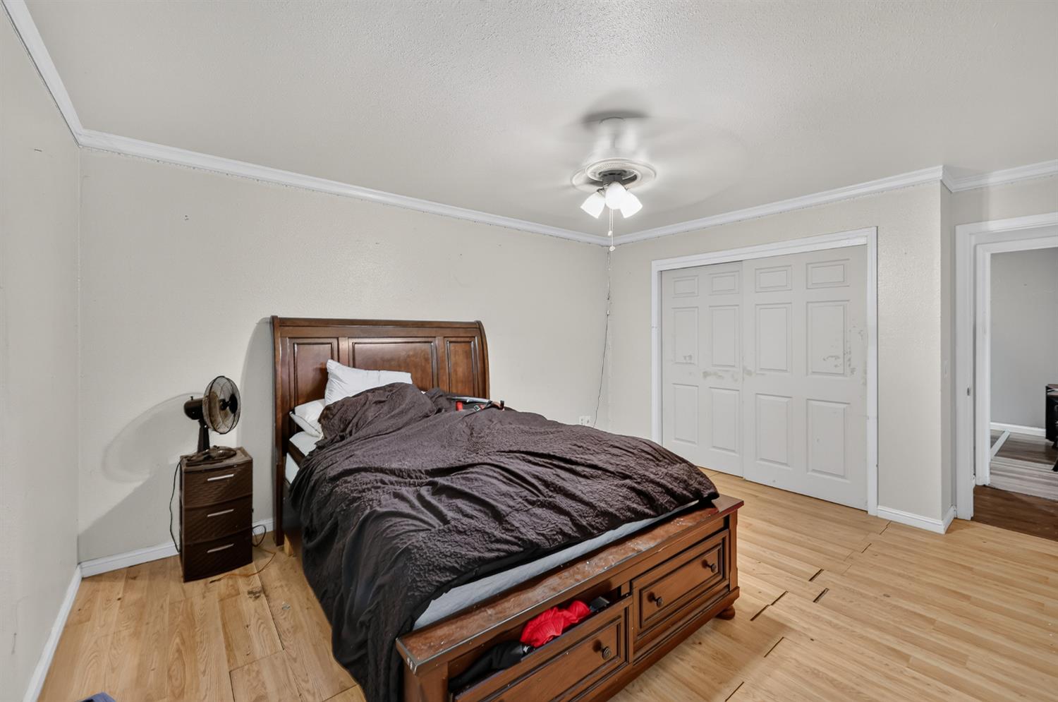620 N Granada Dr, Madera, CA 93637