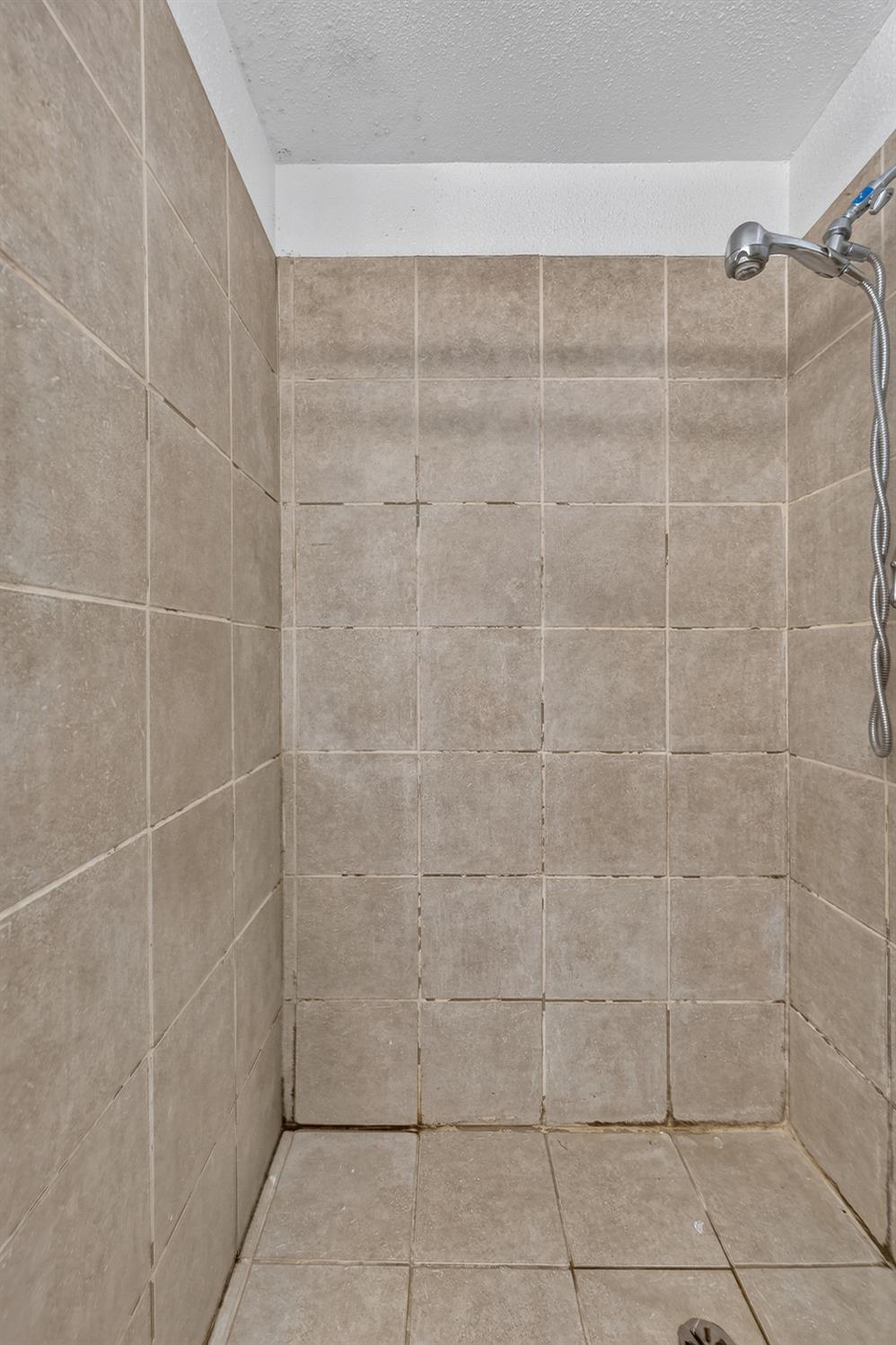 620 N Granada Dr, Madera, CA 93637