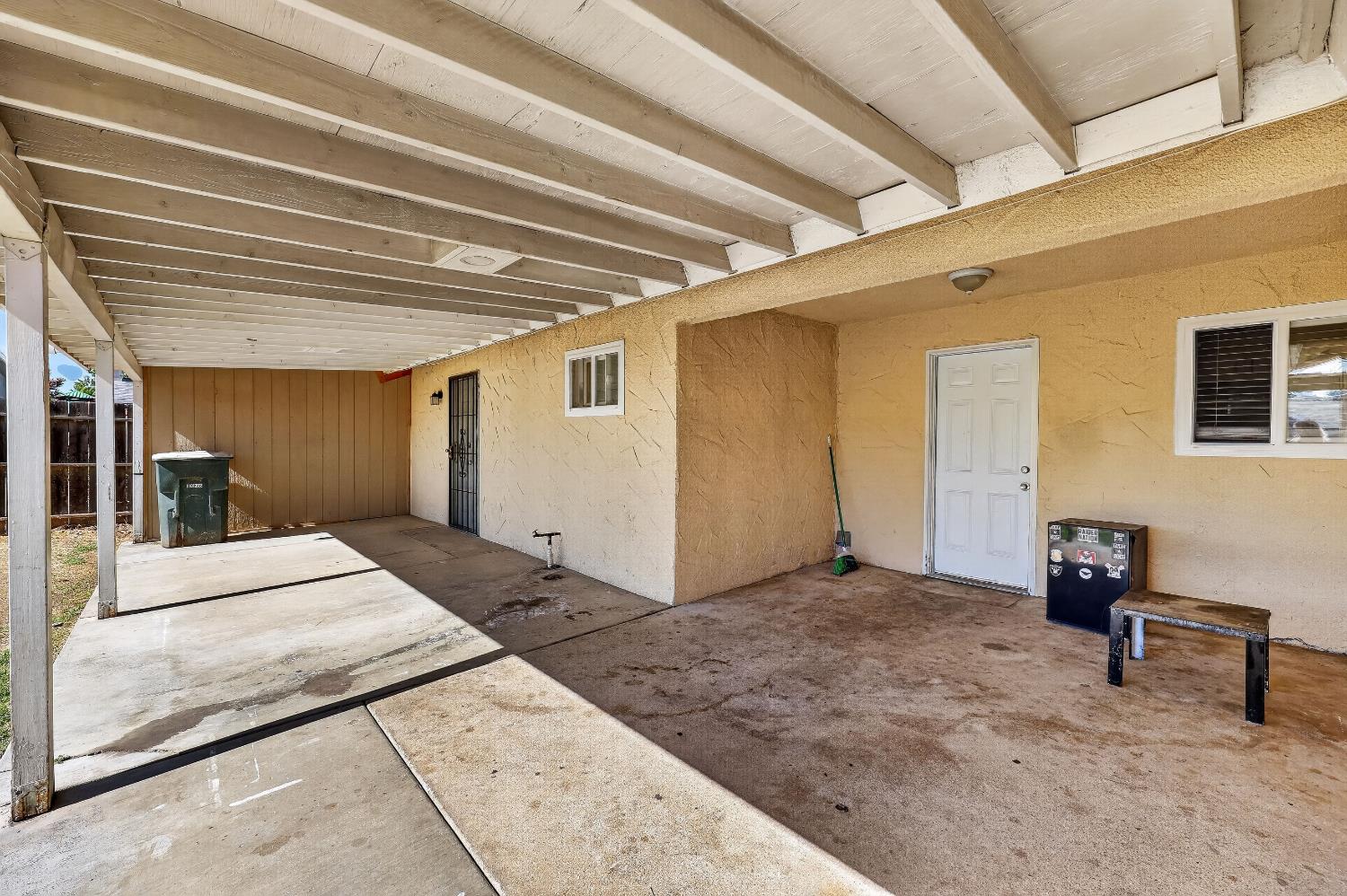 620 N Granada Dr, Madera, CA 93637