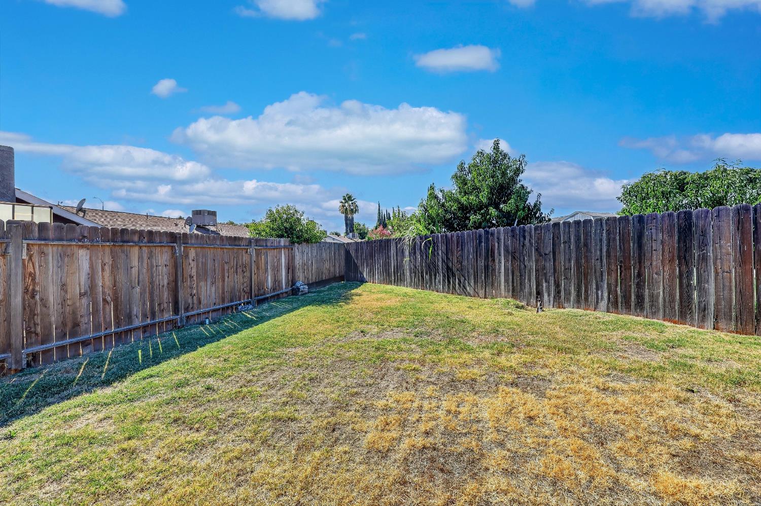 620 N Granada Dr, Madera, CA 93637