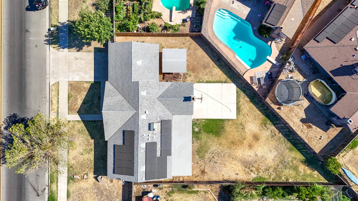 620 N Granada Dr, Madera, CA 93637