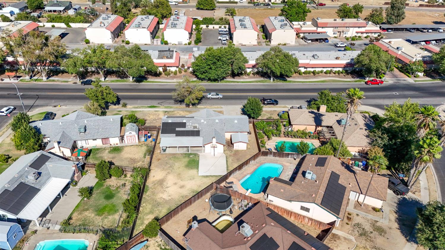 620 N Granada Dr, Madera, CA 93637