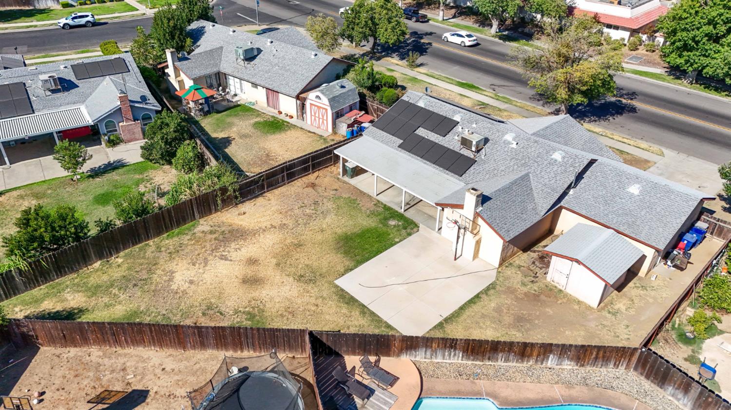 620 N Granada Dr, Madera, CA 93637