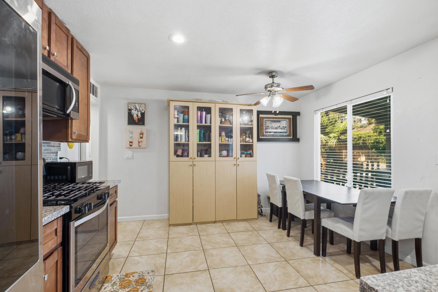 212 Hubert Dr, Modesto, CA 95354
