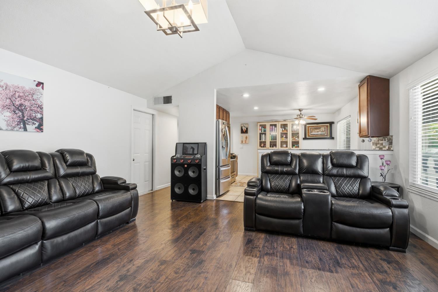 212 Hubert Dr, Modesto, CA 95354