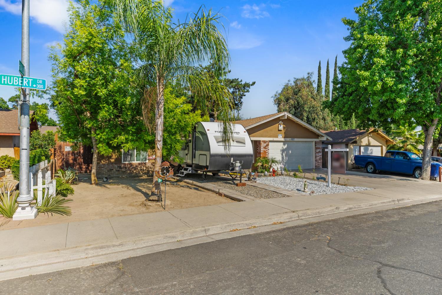 212 Hubert Dr, Modesto, CA 95354