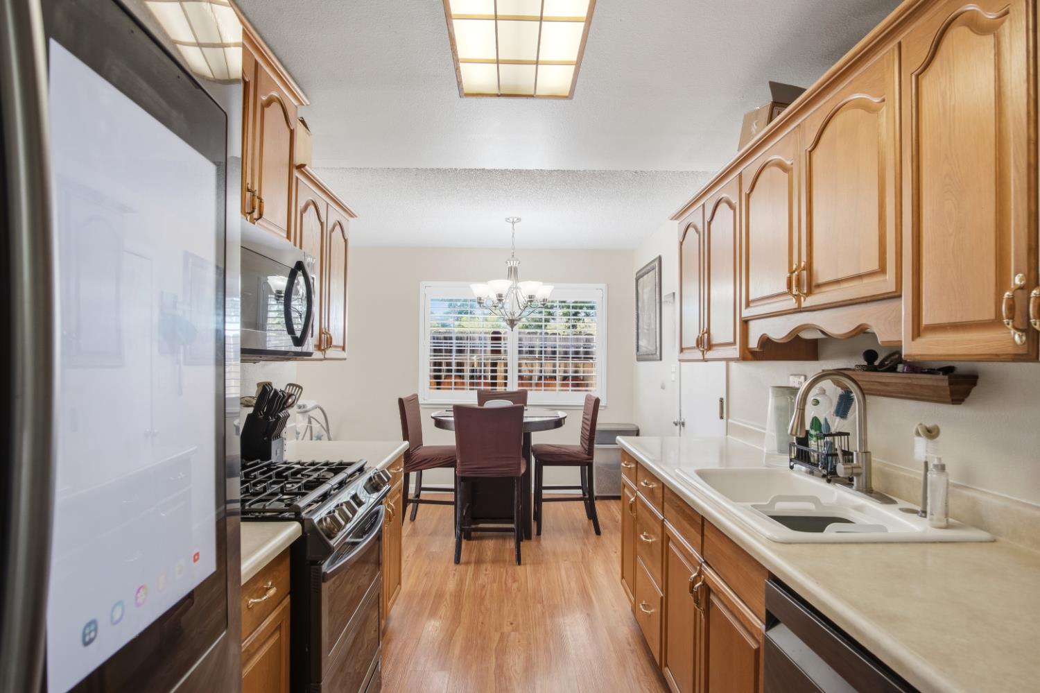 534 Lola Ln, Patterson, CA 95363