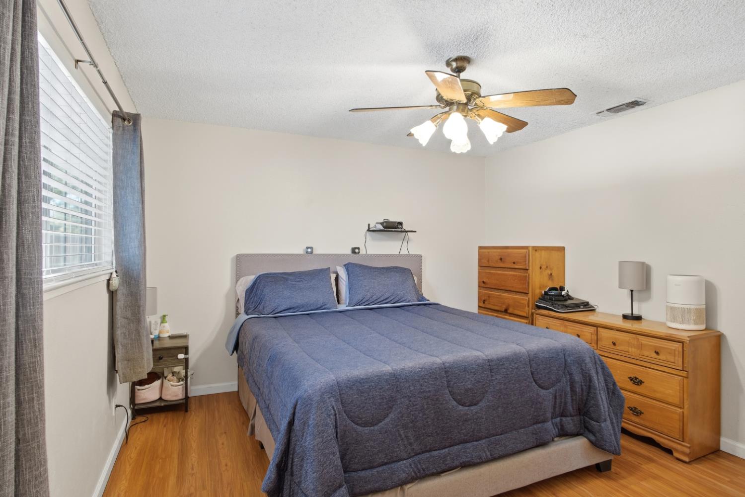 534 Lola Ln, Patterson, CA 95363