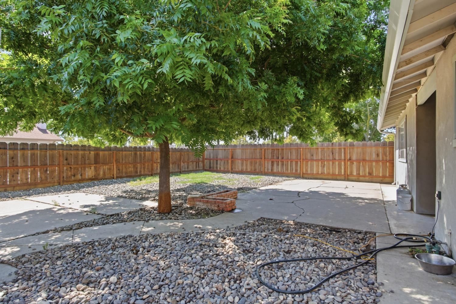 534 Lola Ln, Patterson, CA 95363