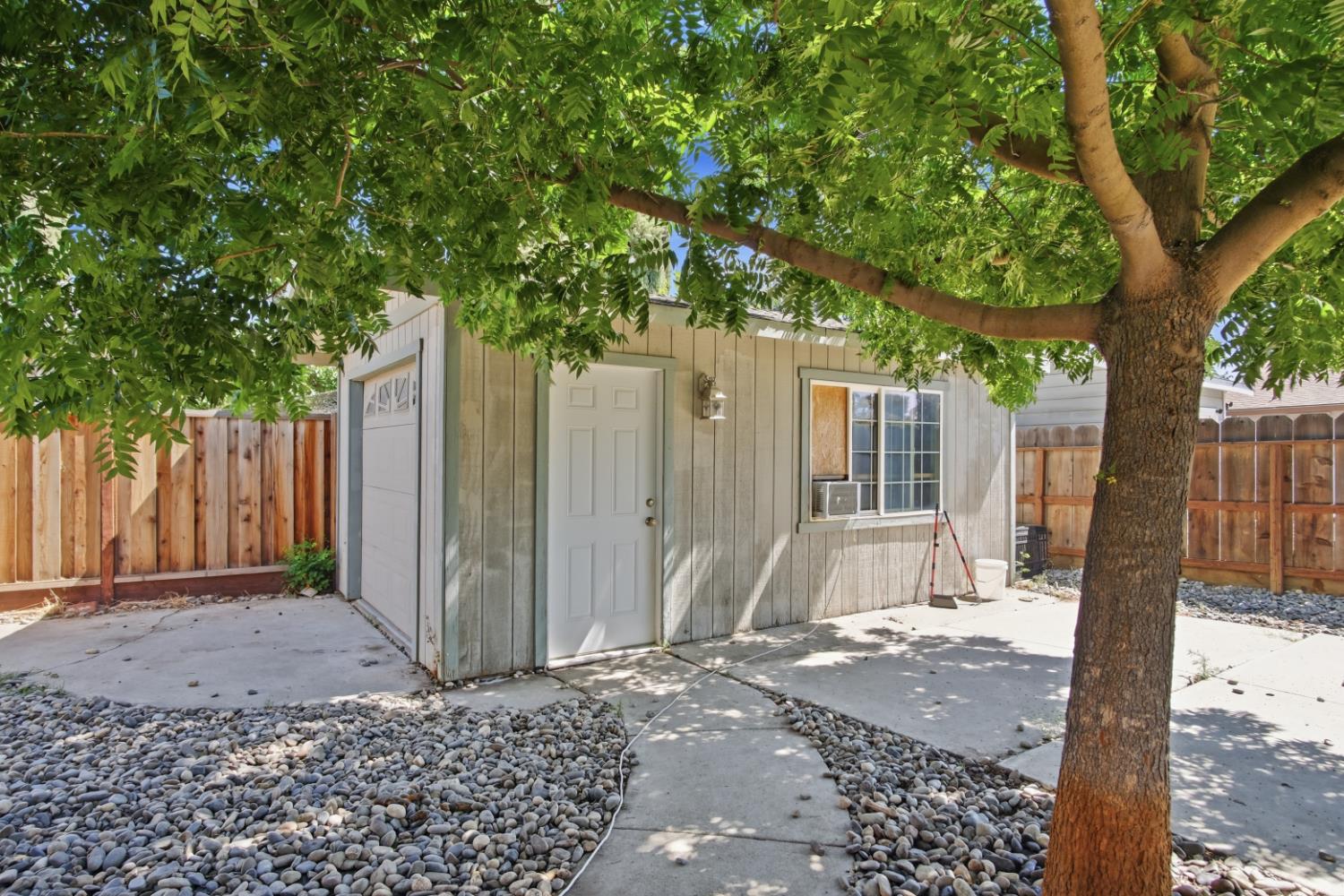 534 Lola Ln, Patterson, CA 95363