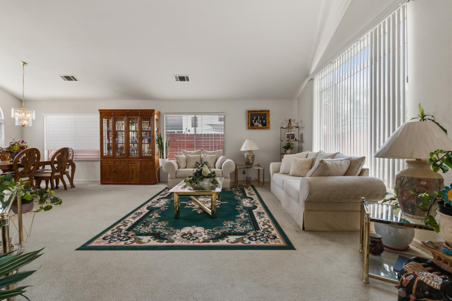 160 Grenache Ct, Los Banos, CA 93635